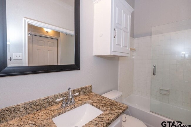 Building Photo - 5917 Hollytree Dr