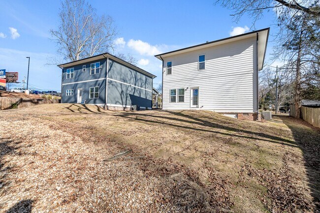 Building Photo - 216 Colima Ave