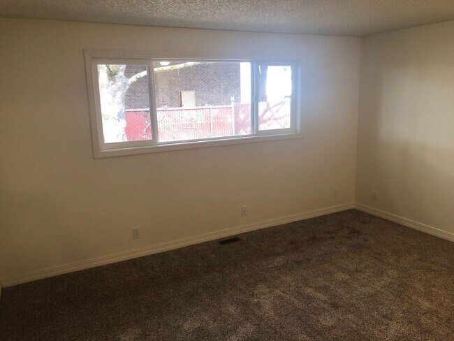 Building Photo - Total Remodel! Two Bedroom Duplex in North Salem