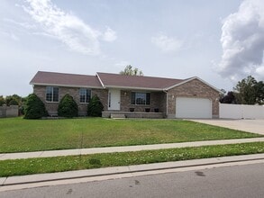 Building Photo - 4785 Dorilee Dr