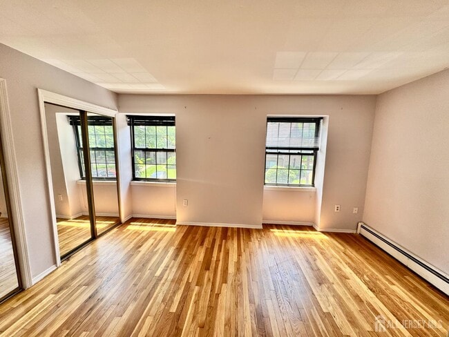 Building Photo - 323 Gill Ln