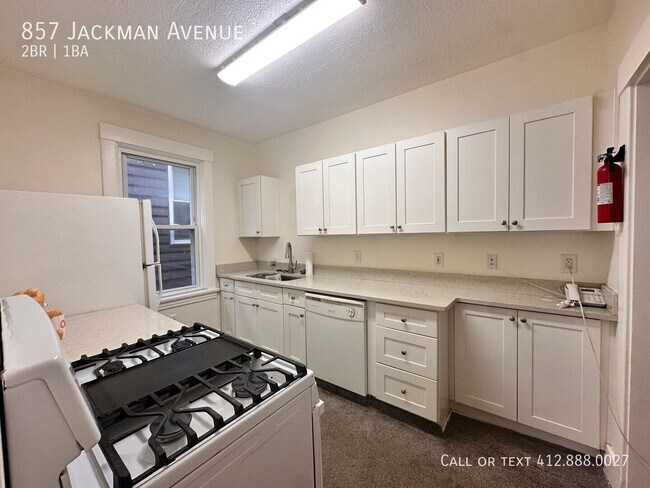 Building Photo - 857 Jackman Ave