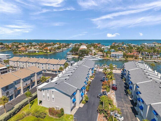 Building Photo - 745 Pinellas Bayway S