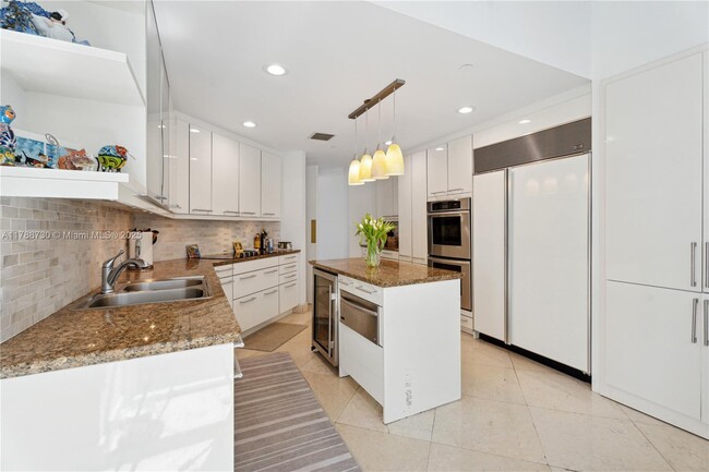 Building Photo - 10225 Collins Ave