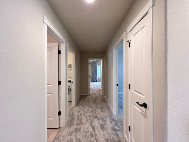 Building Photo - Incredibly Large 4 Bed 2.5 Bath Charmer!