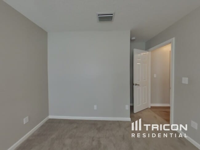 Building Photo - 5890 Round Table Rd