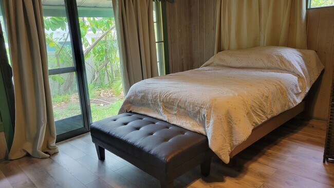 Building Photo - Annual/short term or seasonal turnkey furn...