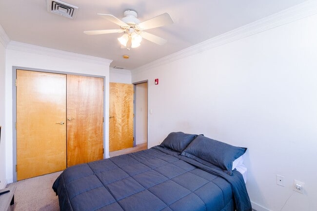 Building Photo - One Bed Chestnut View Condo