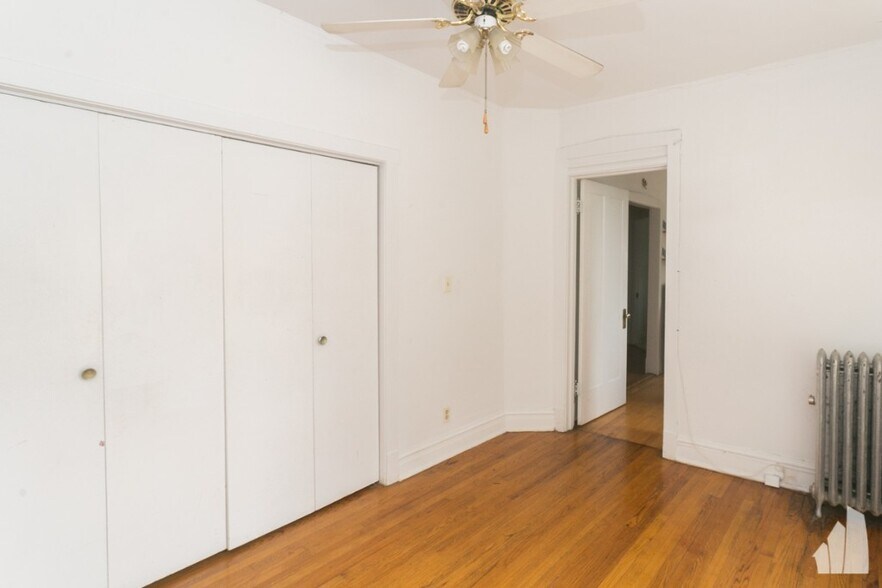 Building Photo - 5061 N Damen Ave