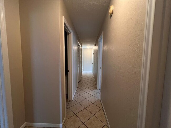 Building Photo - 958 Grand Jct Dr