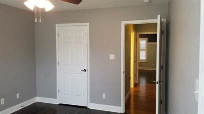 Building Photo - 2108 Cherokee Dr