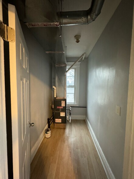 Building Photo - 827 S 14th St