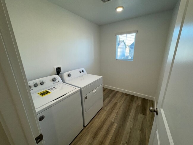 Building Photo - 1547 Ripple Rock Dr