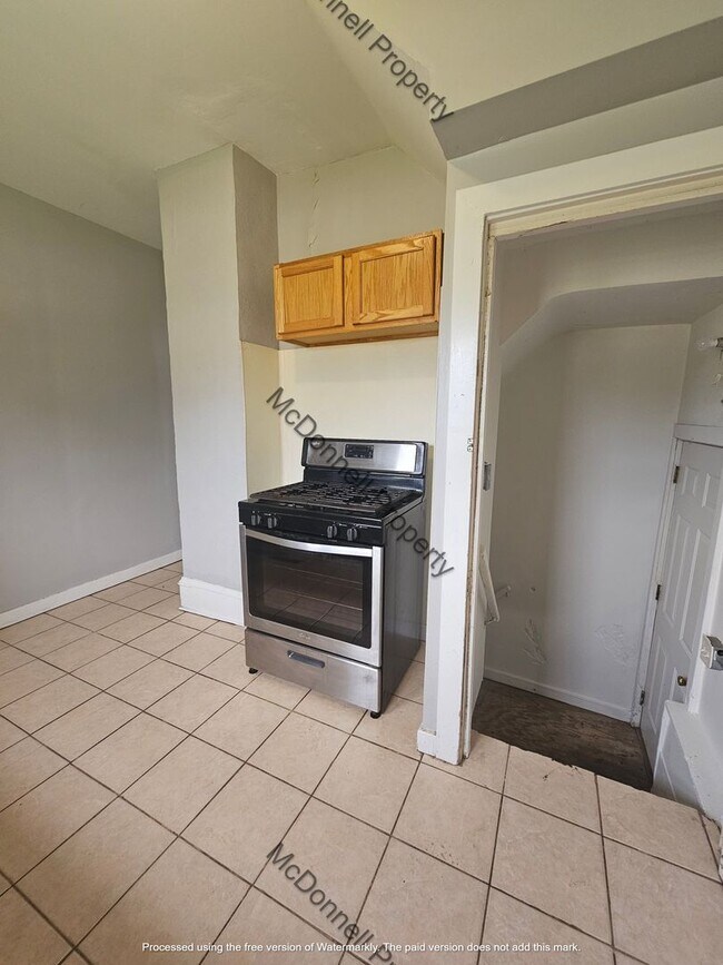 Building Photo - There is a $25 fee per application and eve...