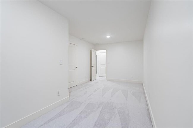 Building Photo - 5820 Calle Vis Dr