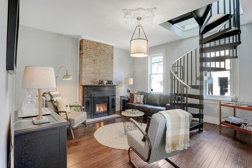 Building Photo - 799 S Lazelle St