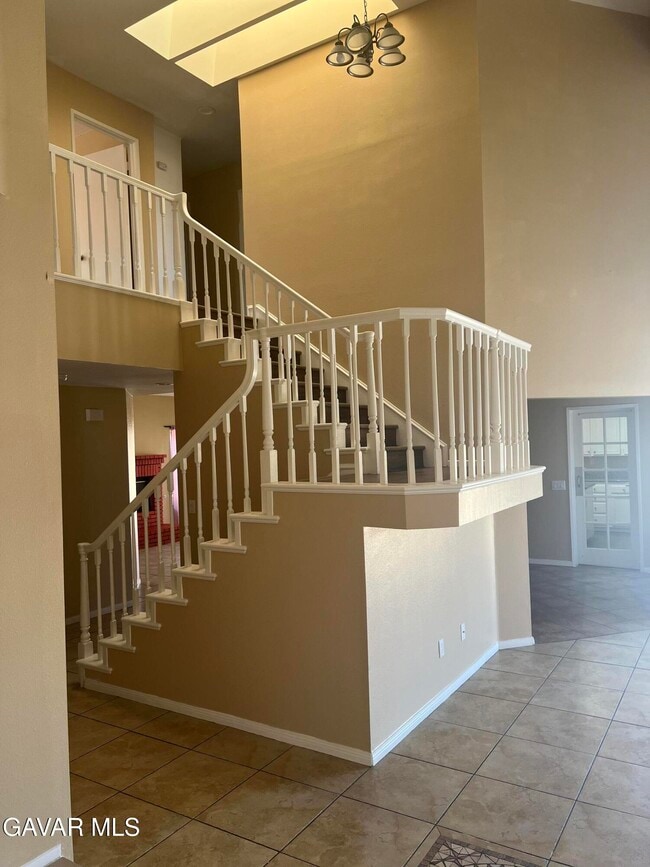 Building Photo - 325 Rainbow Terrace