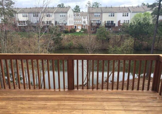 Building Photo - Spacious 3 bed Townhome close to new Apple campus and Panther Creek High School