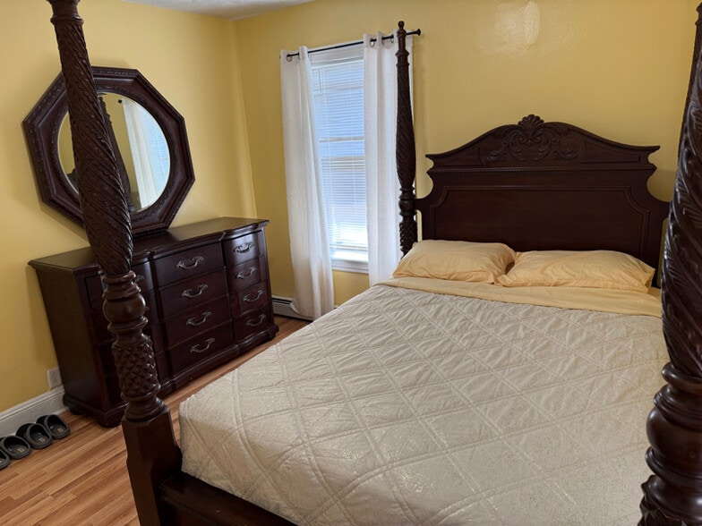 Building Photo - 80 Potters Ave