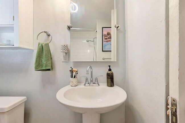 Building Photo - 3801 NW 25th St