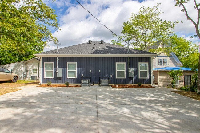 Building Photo - 3109 W 11th St