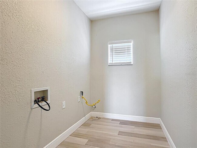 Building Photo - 550 Reddicks Cir