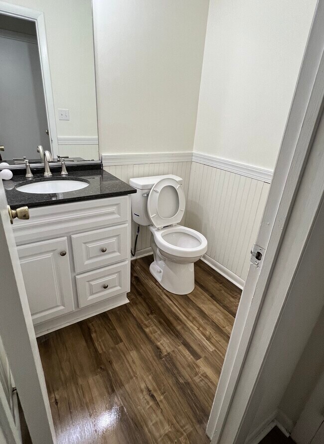 Rent to Own!! 3Beds / 2.5Baths. 1,276 sft.... 8 Mosely Cir Chesapeake