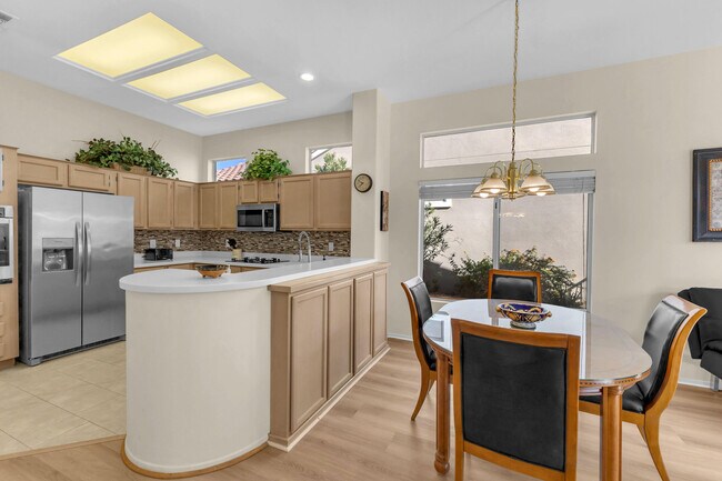 Building Photo - 37468 Westridge Ave