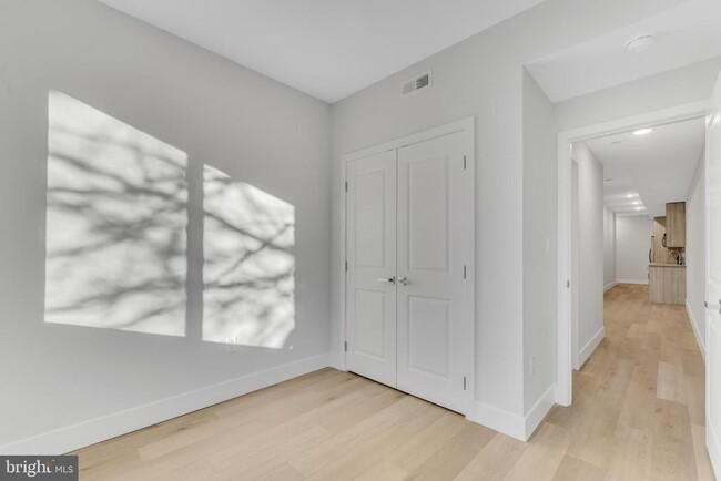 Building Photo - 1243 W Westmoreland St