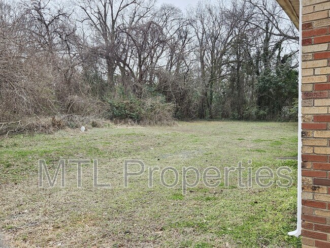 Building Photo - 209 Berry St