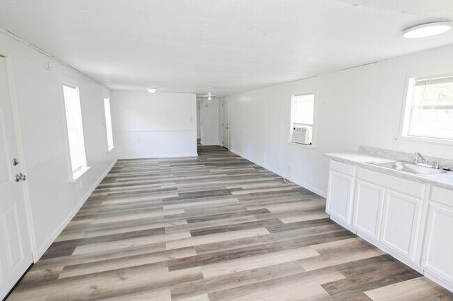 Building Photo - 1594 Dixon Rd