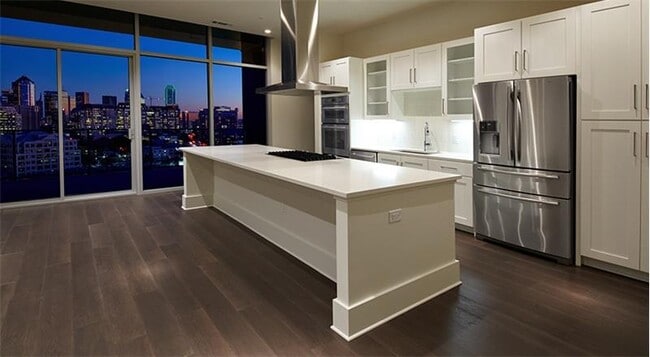 Building Photo - 2727 Cedar Springs Rd