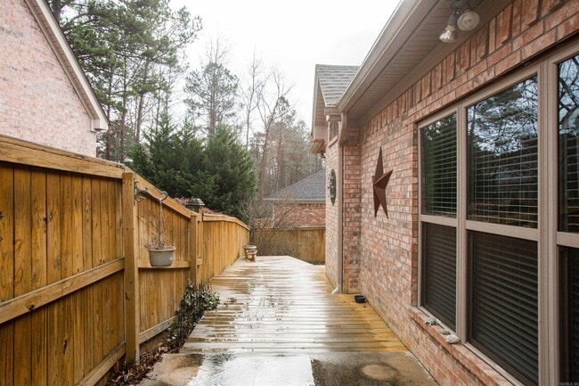 Building Photo - 2601 Sweetgrass Dr