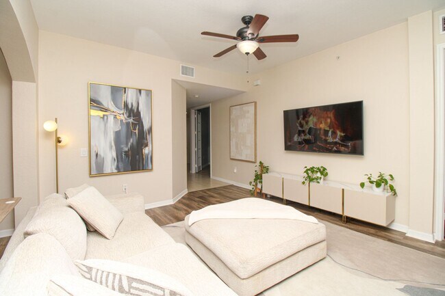 Building Photo - MARIPOSA ** SEASONAL (90 DAY MINIMUM STAY)...