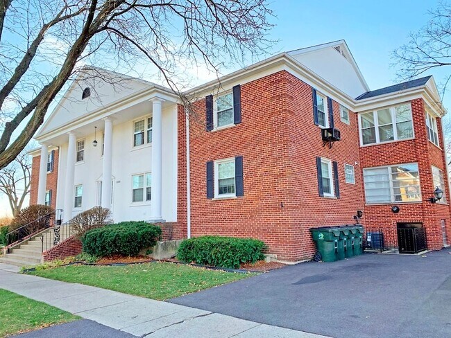 Building Photo - 1500 W Touhy Ave