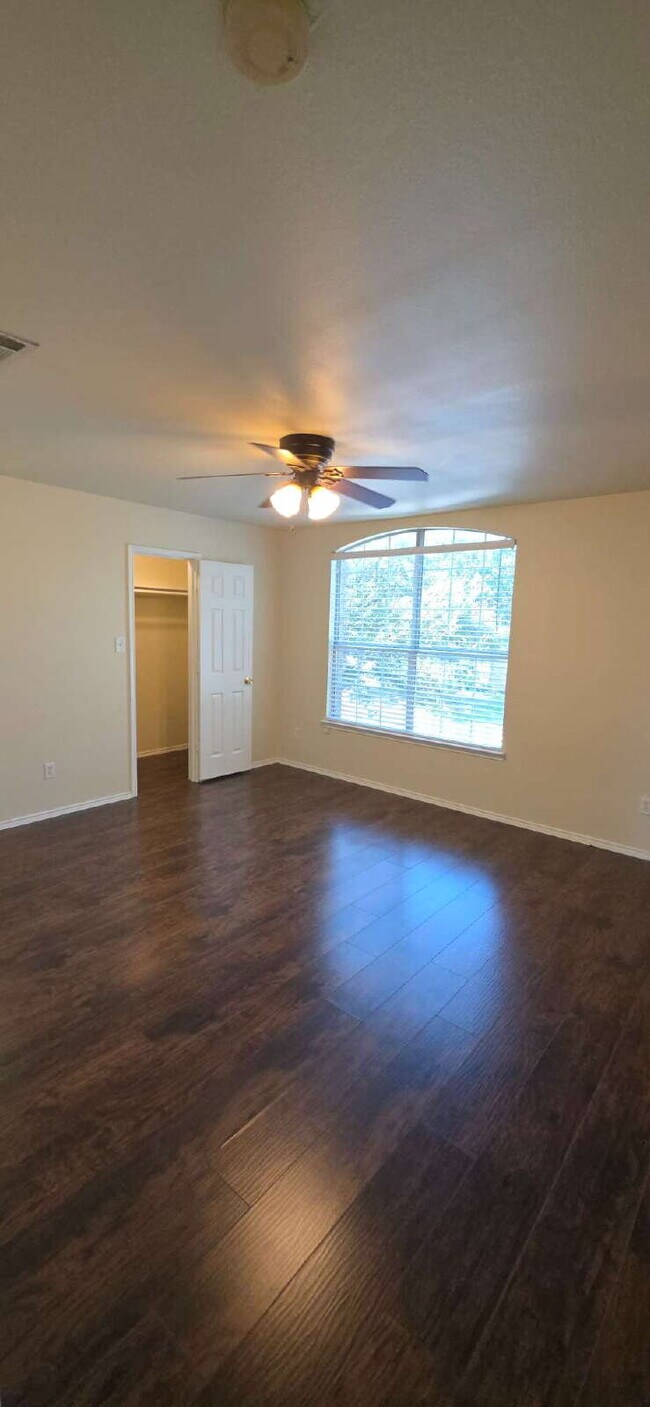 Building Photo - Expansive Mansfield Home with 5 Bedrooms, ...