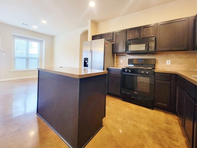 Building Photo - Nice 3/BR 2/BA – Cozy & Comfortable Living