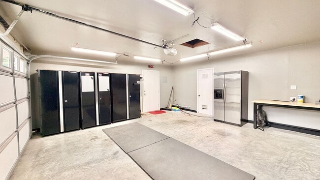 Building Photo - Nicely Updated Single-Story on quiet cul-de-sac Street just Minutes to Downtown Fallbrook!