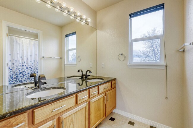 Building Photo - Beautifully Updated 4-Bedroom Home on Rare ¼-Acre Cul-de-Sac Lot in Highlands Ranch