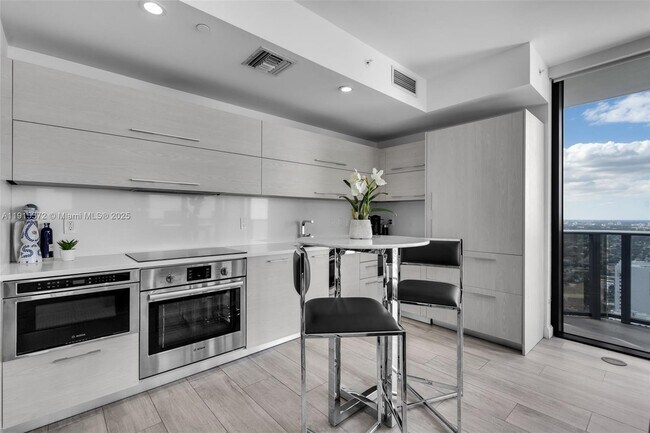 Building Photo - 55 SW 9th St