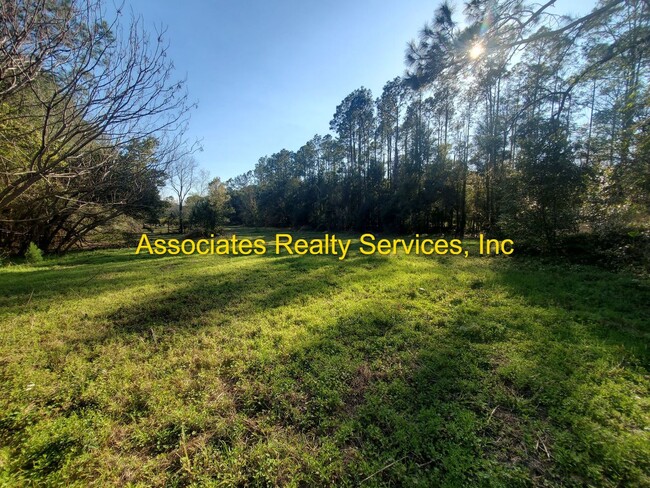 Building Photo - 3 Bed/ 2 Bath Home on 5 Acres in Archer, F...