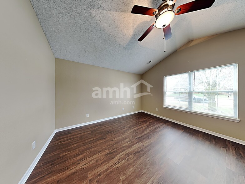 Building Photo - 5606 Wood Hollow Dr
