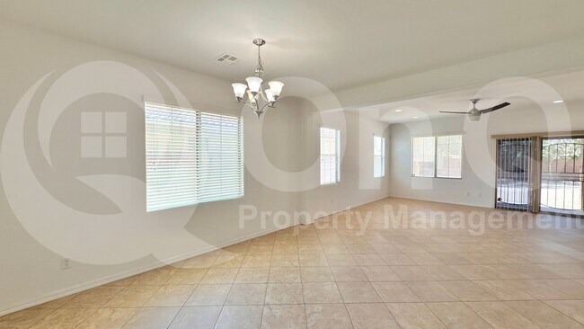 Building Photo - 730 N Robins Way