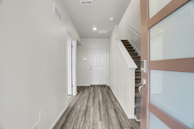 Building Photo - $3,330.95 with $300 off the first month's Rent - 4 Bedrooms, 3.5 Bathrooms, Townhouse in Broomfie...
