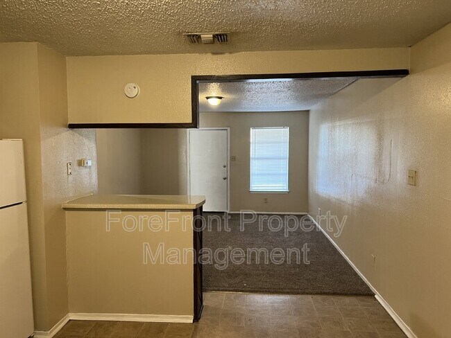 Building Photo - 105 Smith Ln