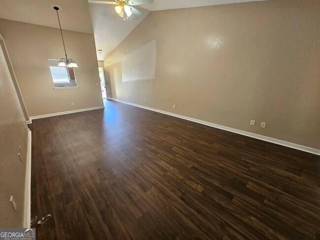 Building Photo - 107 Lively Oaks Dr