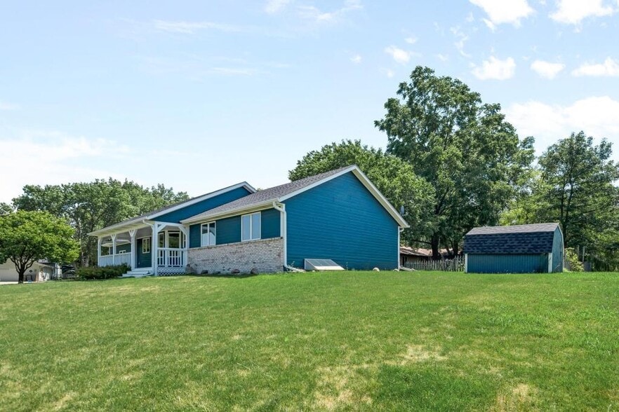 Building Photo - 833 Tyrol Ln