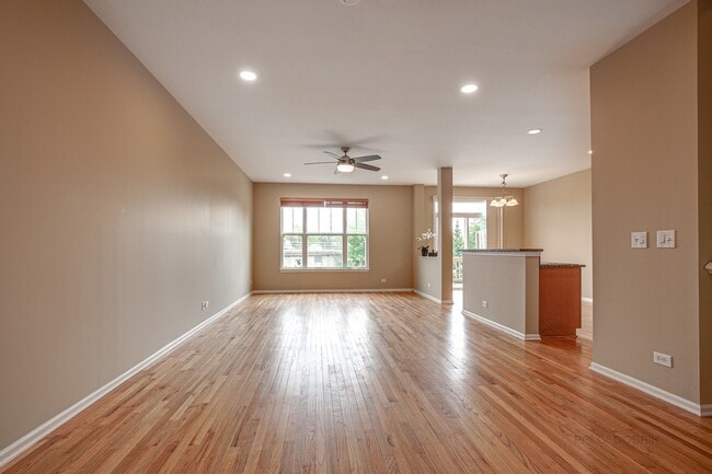 Building Photo - 1817 Crenshaw Cir