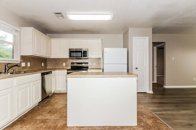 Building Photo - 29114 Red River Loop