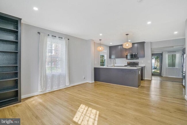 Building Photo - 5758 Biscayne Dr